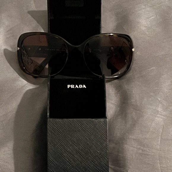 Prada Elegant Black Sunglasses - Picture 1 of 2